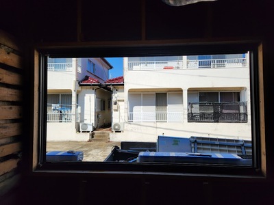 岡野邸窓開口.jpg