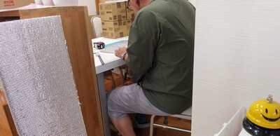 寸法カット中.jpg